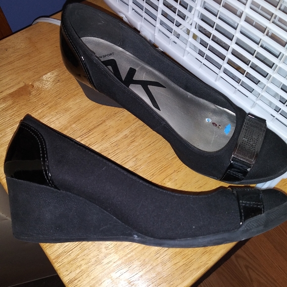 Wedge Heels - Picture 2 of 2